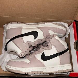 W Nike Dunk High Fossil Stone